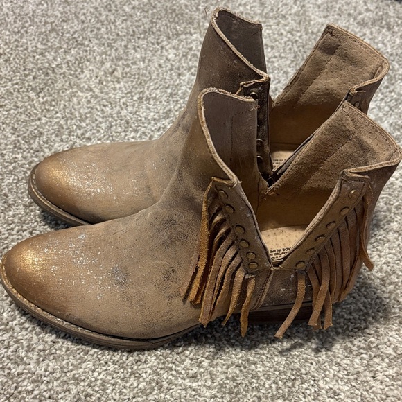 CIRCLE G WOMEN'S BROWN STUDDED FRINGE BOOTIES - ROUND TOE - Picture 1 of 7